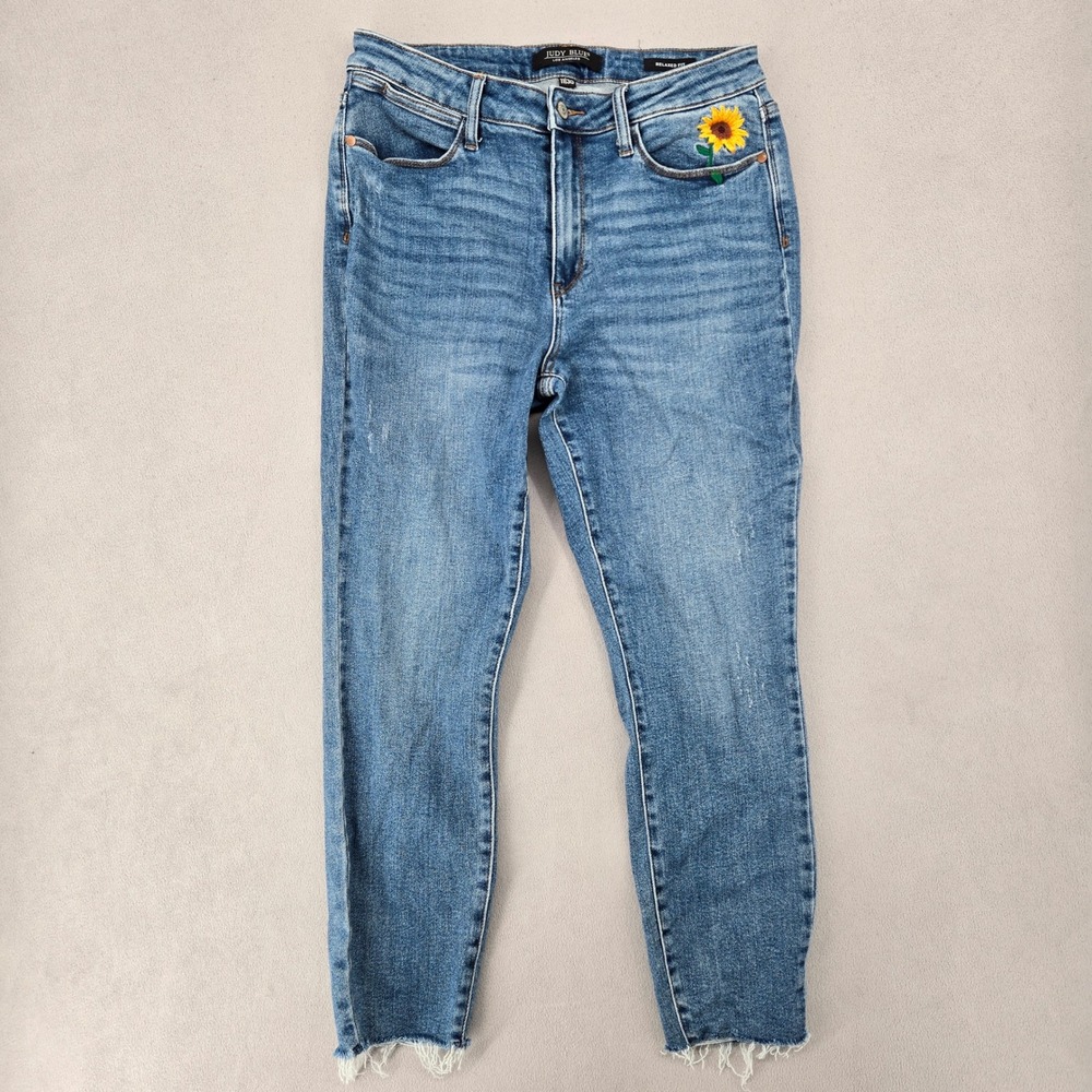 Judy Blue Womens 11/30 Relaxed Fit Sunflower Embroidered Raw Hem Jeans JB88257